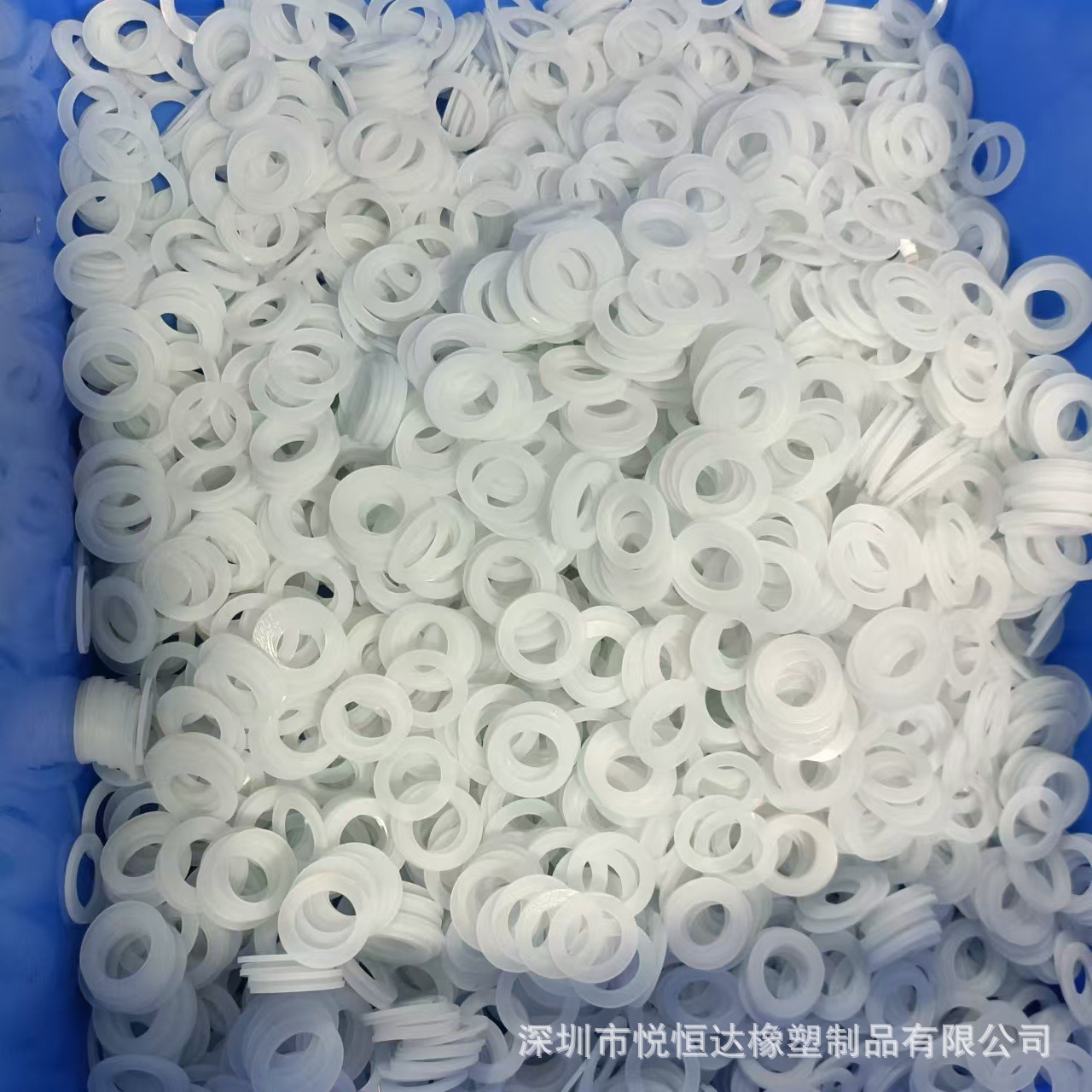 White Hinged Plastic Screw Cap - Furniture Hardware Covers recension och pris