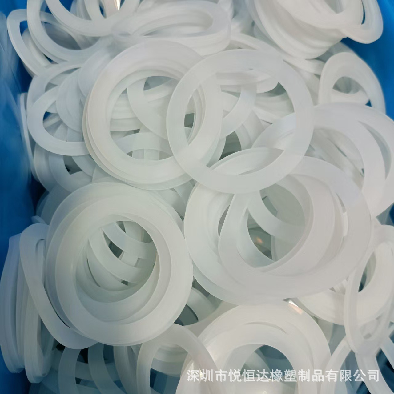 White Hinged Plastic Screw Cap - Furniture Hardware Covers recension och pris